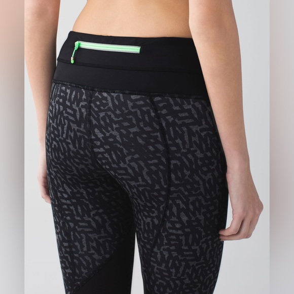 Lululemon Run Inspire Crop II Block-It Pocket
Heathered Net Pop Black size 4 - Picture 13 of 15